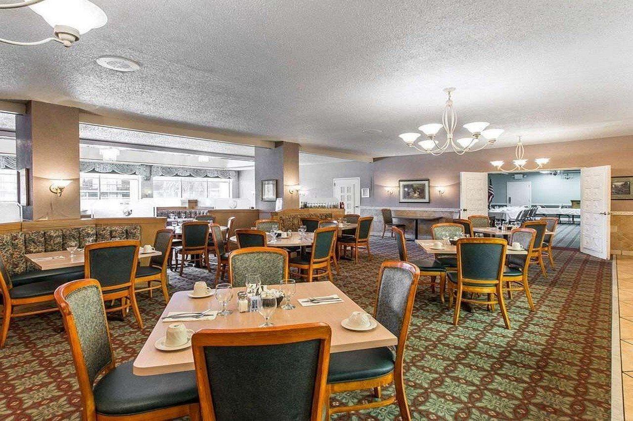 Quality Inn & Suites Уейкрос Екстериор снимка