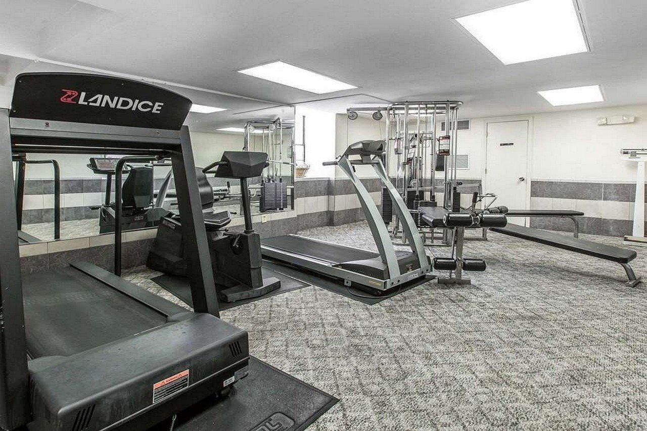 Quality Inn & Suites Уейкрос Екстериор снимка