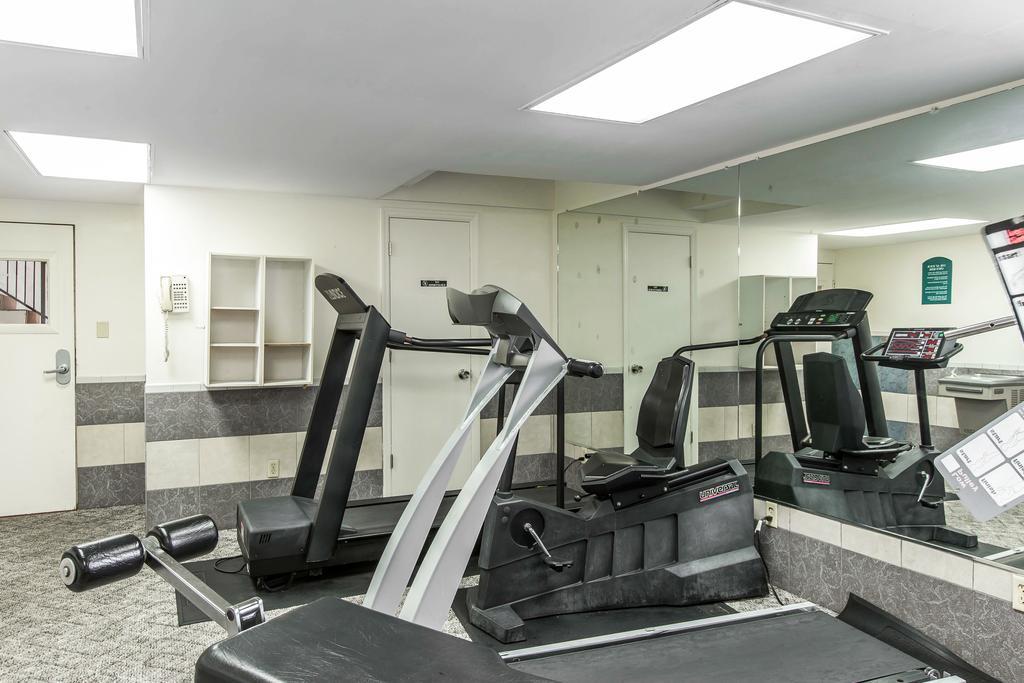 Quality Inn & Suites Уейкрос Екстериор снимка