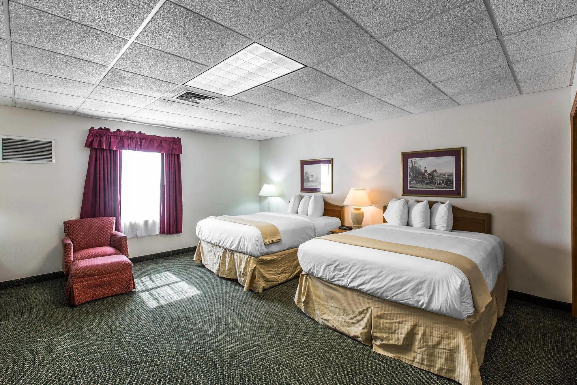 Quality Inn & Suites Уейкрос Екстериор снимка
